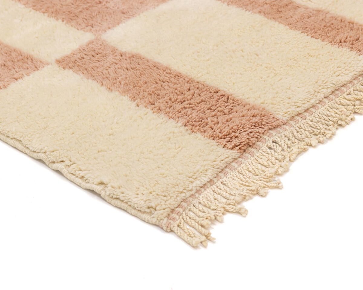 Hand Knotted Moroccan Rug, luxurious wool, elegant modern design franges detail