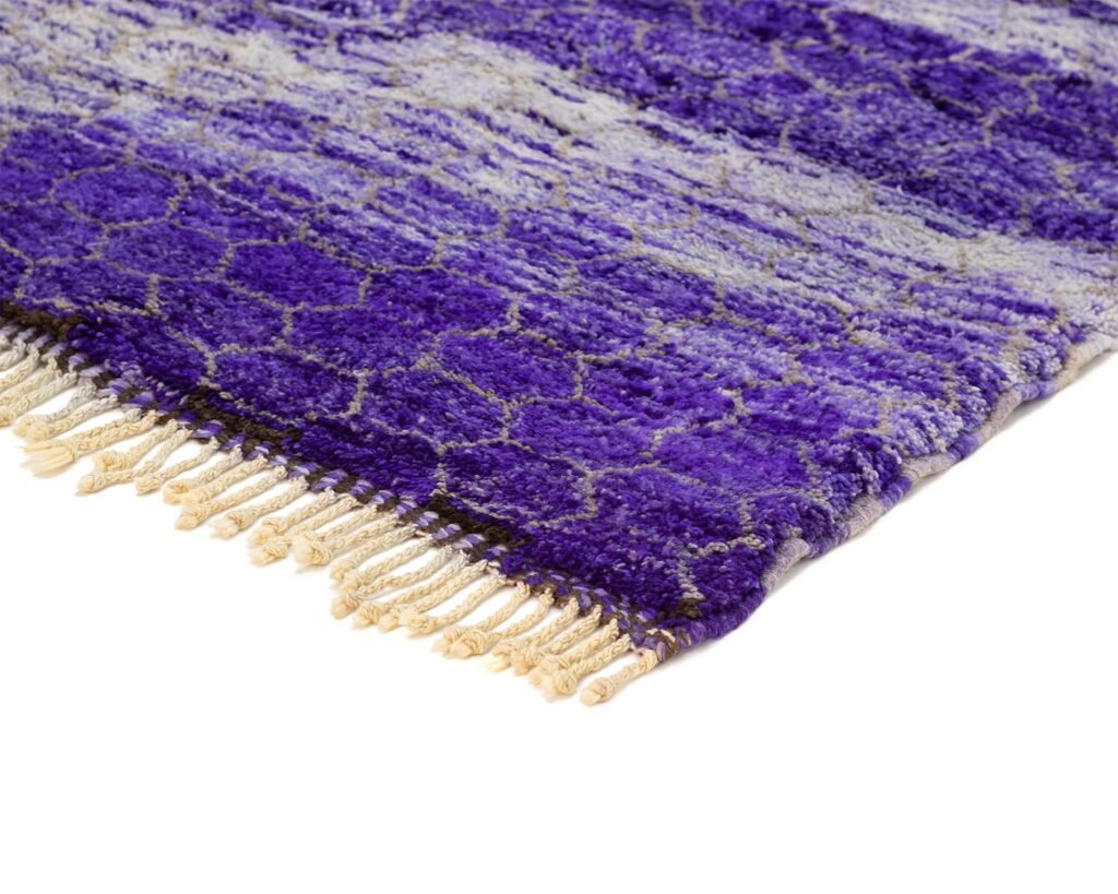 Violeta-Hand Knotted Moroccan Rug, luxurious wool, elegant modern design franges detail picture
