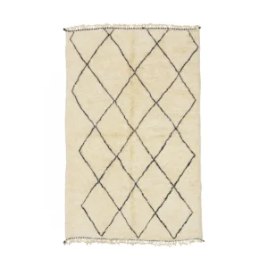 This authentic Moroccan rug features a cream-colored background adorned with a black diamond pattern. Hand-knotted with meticulous attention to detail, it showcases artisanal craftsmanship and elegant fringed edges.