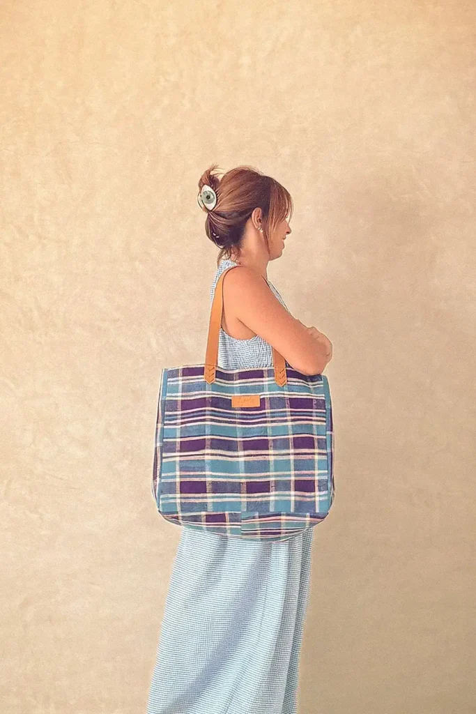 Upcycled-Handcrafted-Shopper-Bags-with-Leather-Handles-Azelestudio (1)