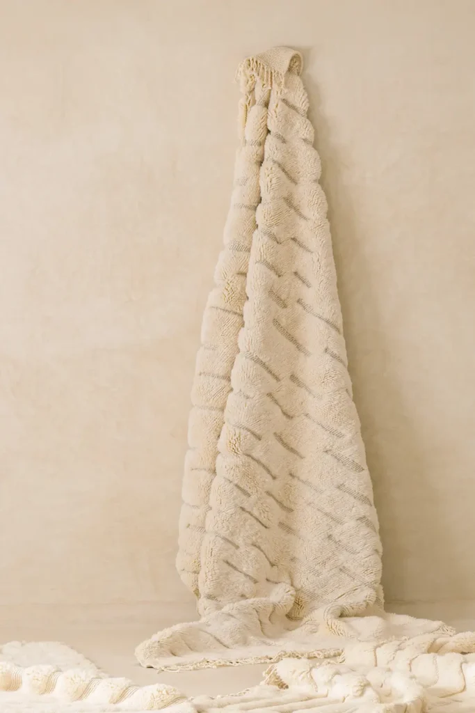 White- Hand-Knotted-Wool-Rugs-Azelestudio (1)