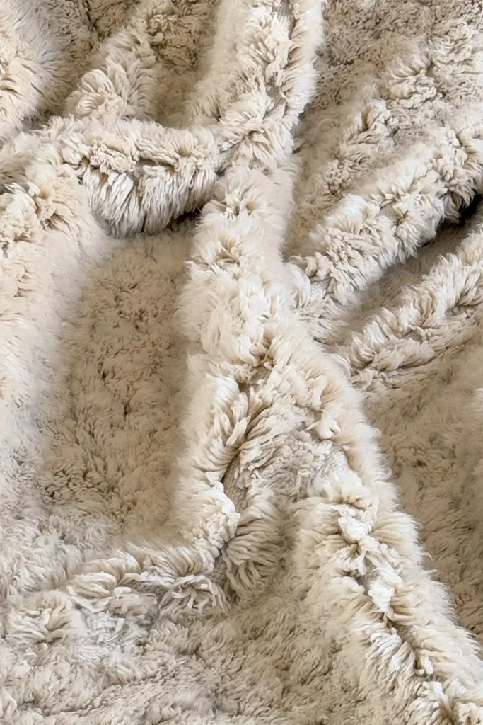 White- Hand-Knotted-Wool-Rugs-Azelestudio (4)